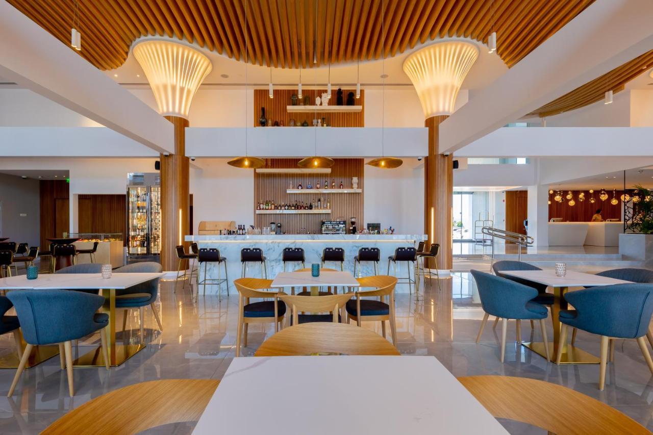 Radisson Beach Resort Lárnaka Kültér fotó