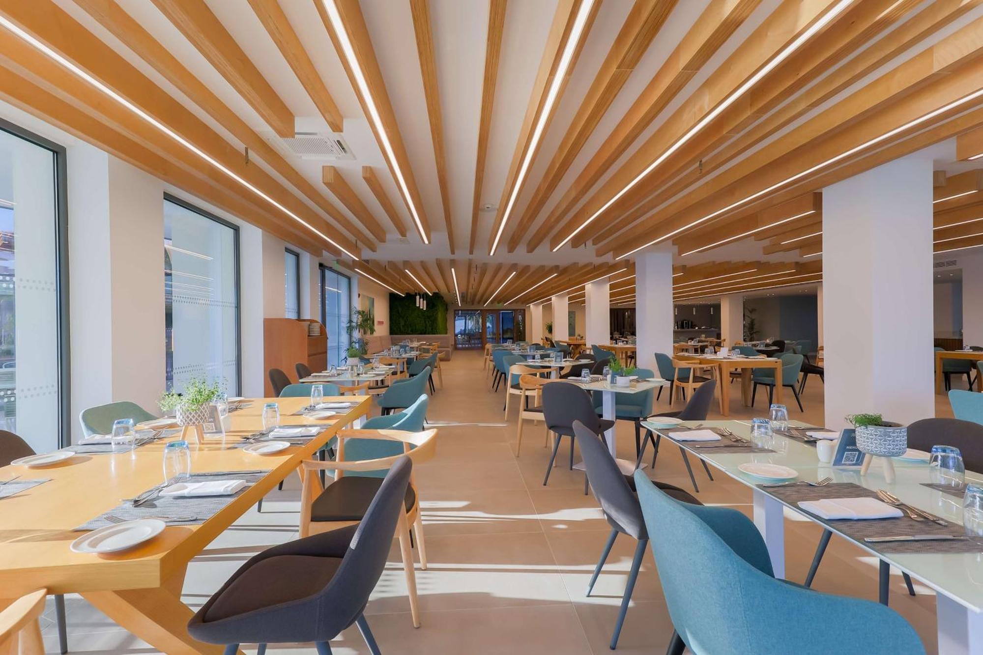 Radisson Beach Resort Lárnaka Kültér fotó
