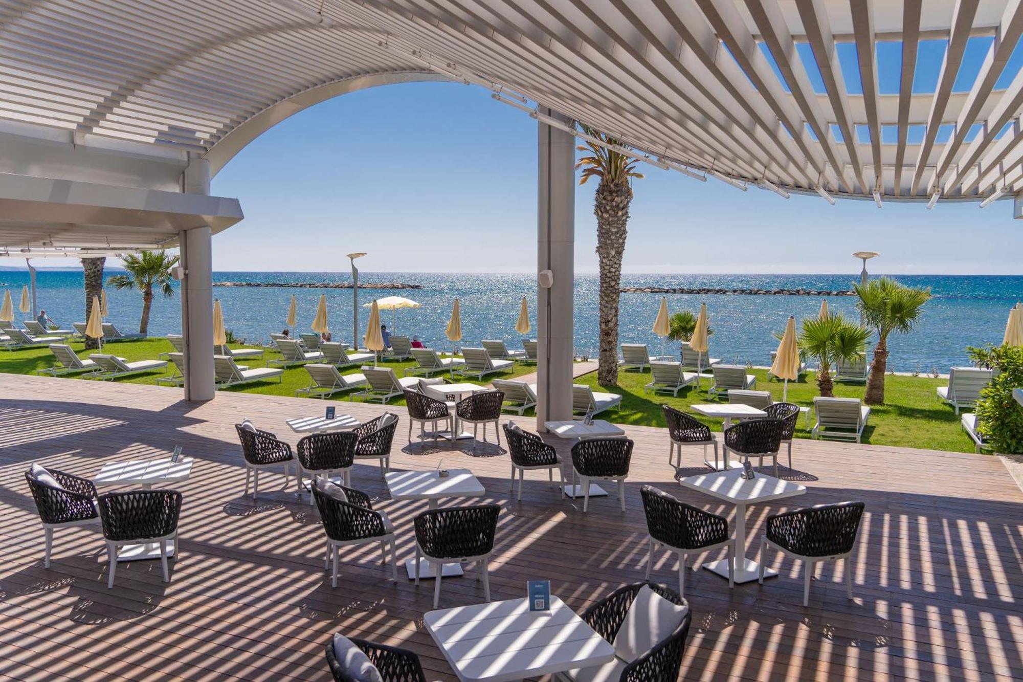 Radisson Beach Resort Lárnaka Kültér fotó