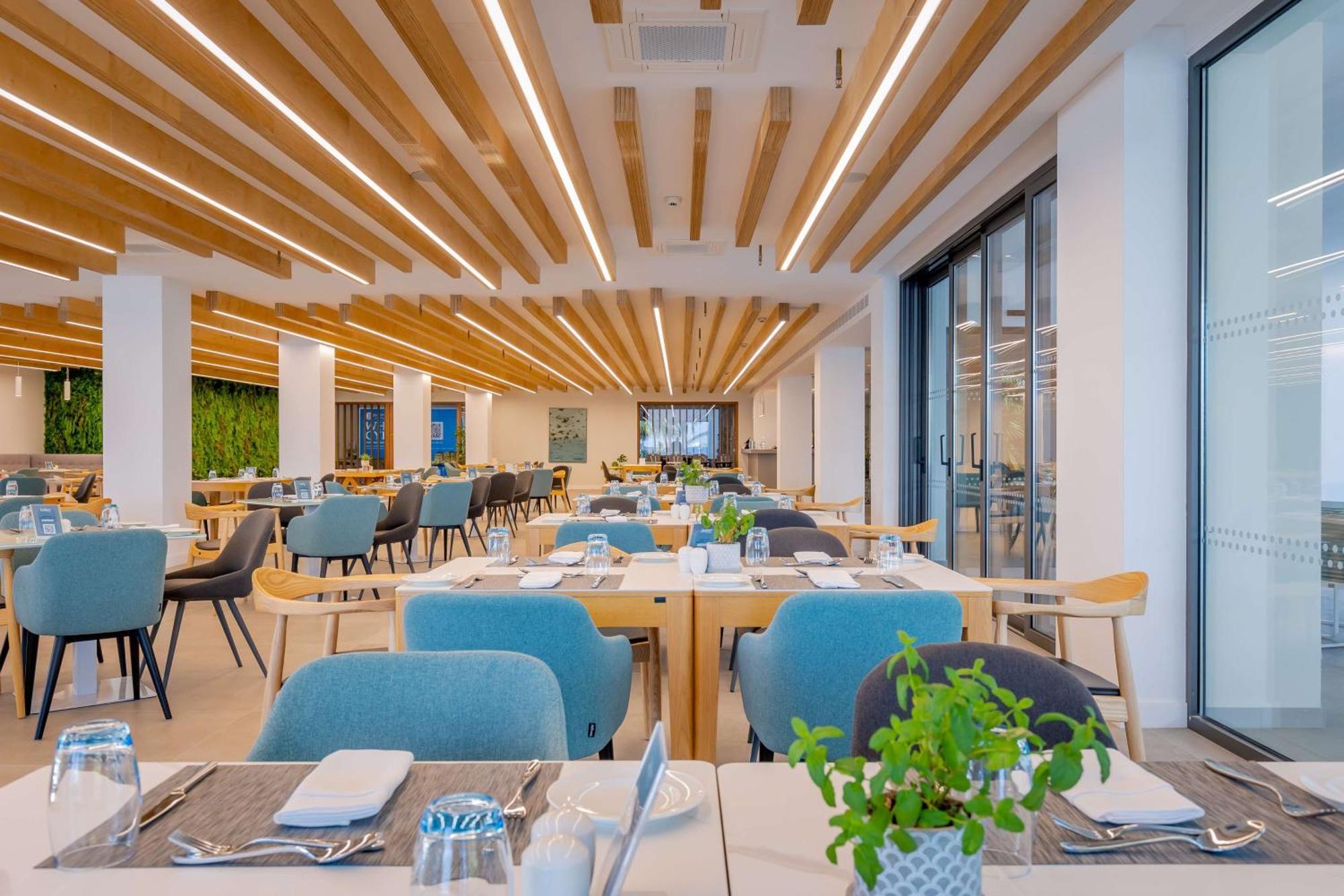 Radisson Beach Resort Lárnaka Kültér fotó