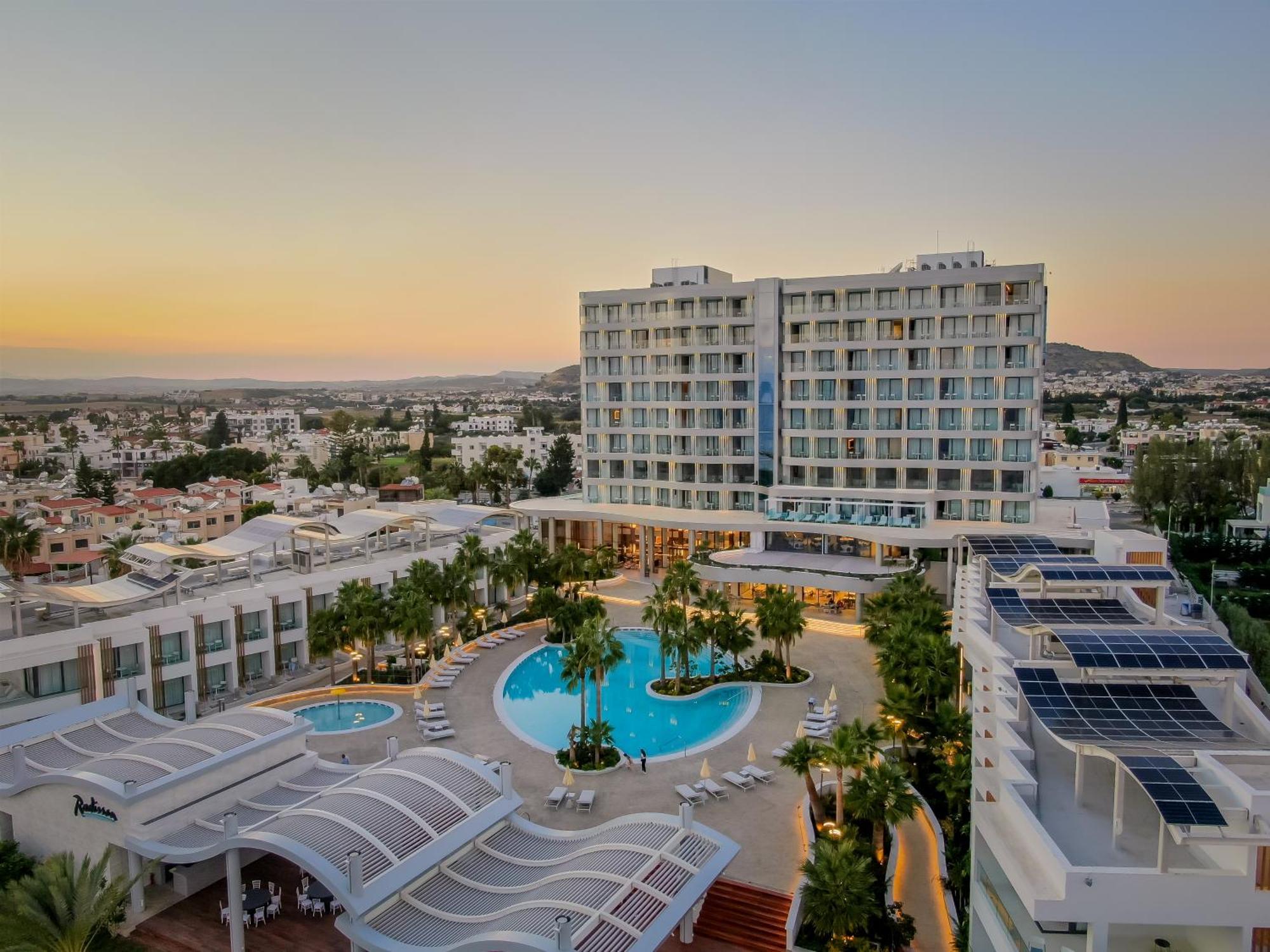 Radisson Beach Resort Lárnaka Kültér fotó