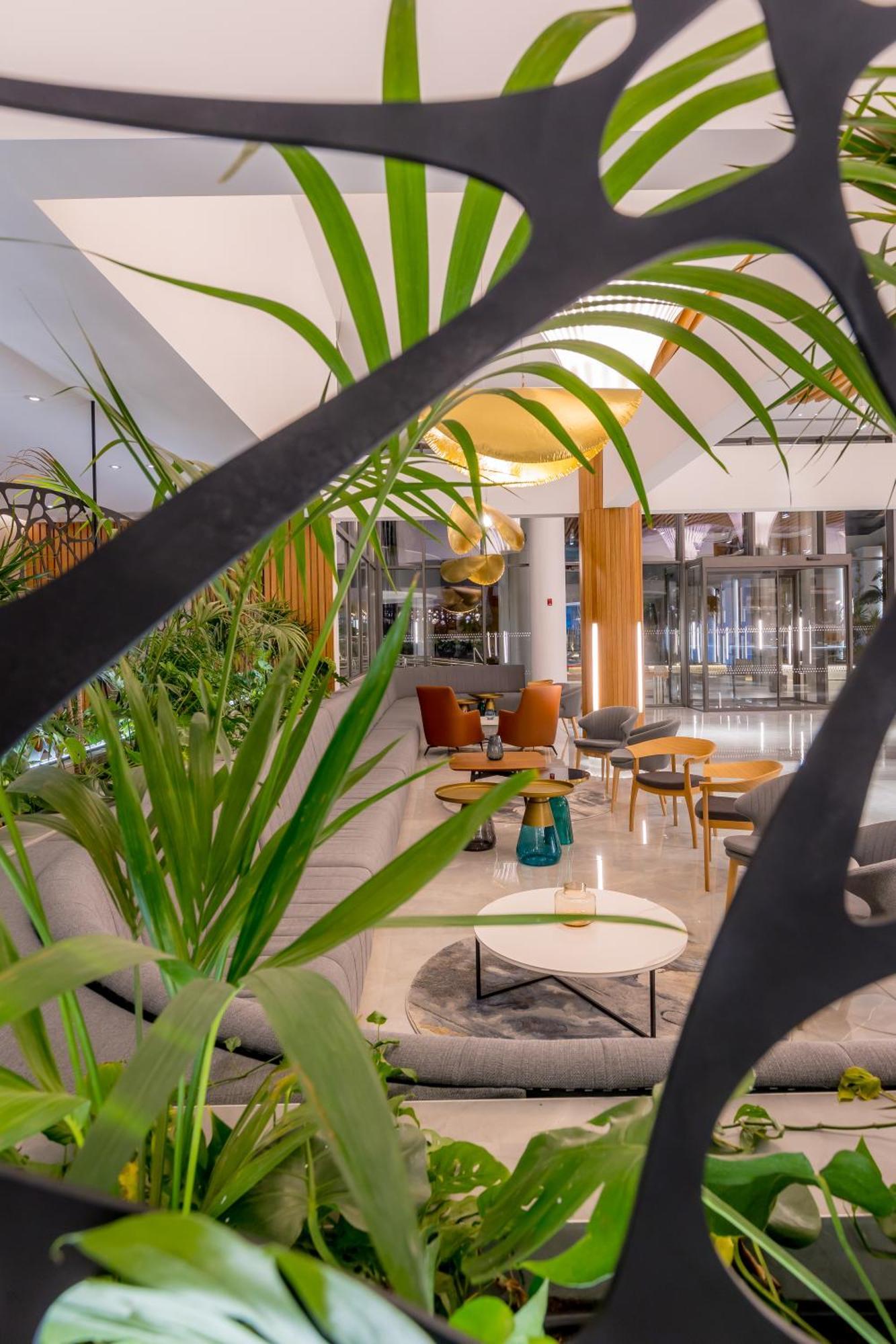 Radisson Beach Resort Lárnaka Kültér fotó