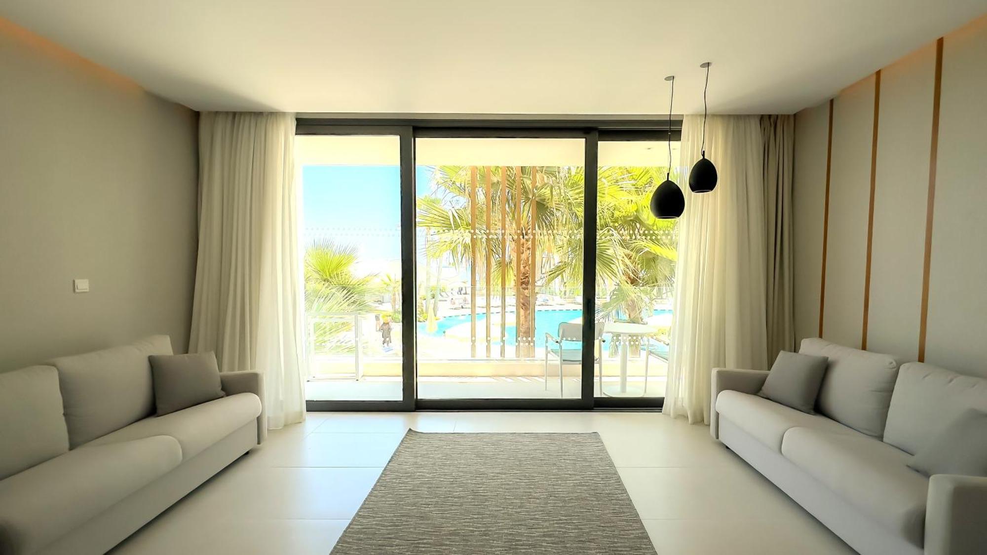 Radisson Beach Resort Lárnaka Kültér fotó